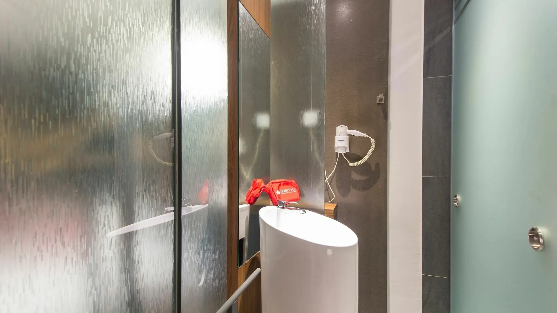 Отель Zen Rooms Баттерворт