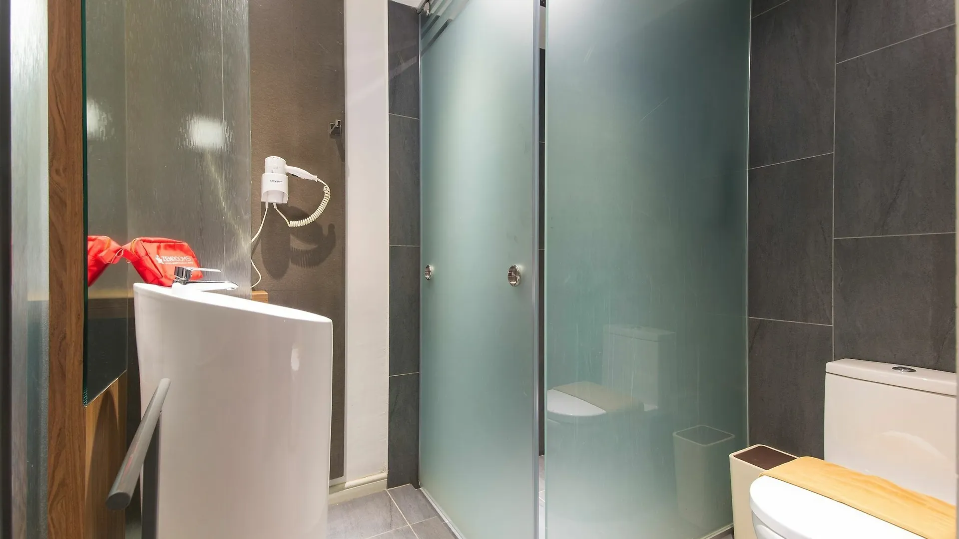 Отель Zen Rooms Баттерворт